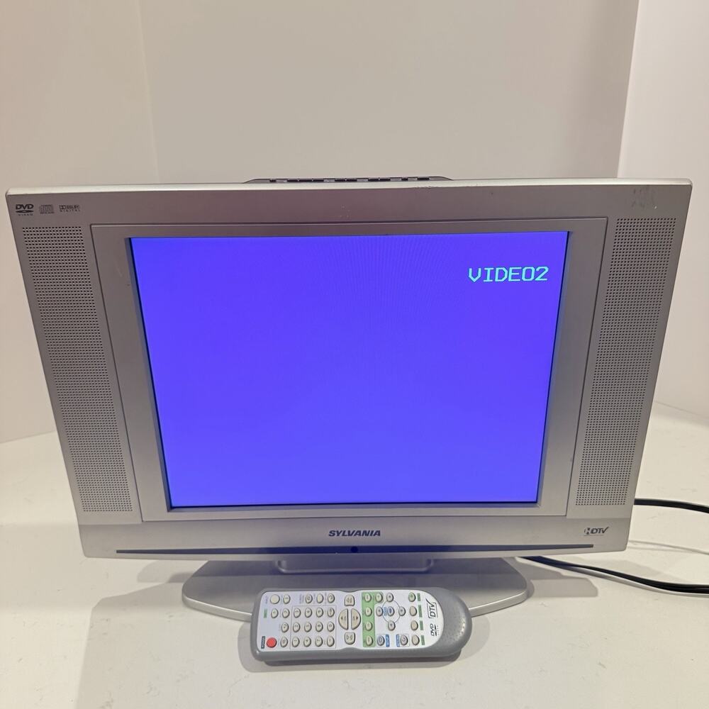 Sylvania LD155SL8 15” Digital LCD TV + DVD Combo Tested Working With Remote - Picture 2 of 10